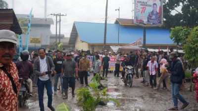Janji tak Dipenuhi Warga Labuhanbatu Tanam Pohon di Jalan