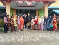 Peringatan Sumpah Pemuda di SMAN 1 Sandai Berbusana Tradisional
