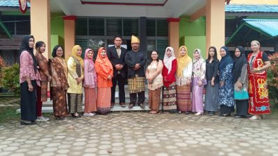 Peringatan Sumpah Pemuda di SMAN 1 Sandai Berbusana Tradisional