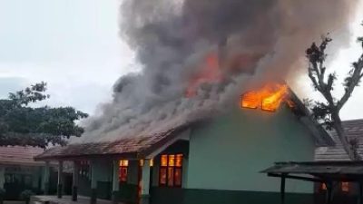 Gedung Perpustakan SMP Satu Atap Pagelaran Terbakar