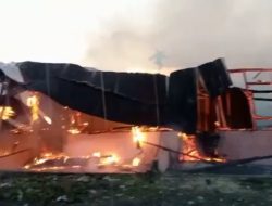 Kebakaran Hebat 10 Rumah Kopel Dilalap Api  