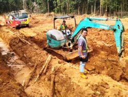 Jalan Kabupaten Ketapang Diperbaiki