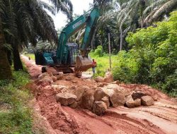 FKK Perbaiki Jalan Datuk Maurung
