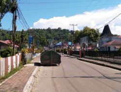 Di Gunungsitoli Bak Sampah Masuki Badan Jalan