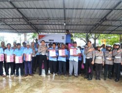 Polda Kepri Gelar Bakti Sosial Bagikan 2.500 Paket Sembako  