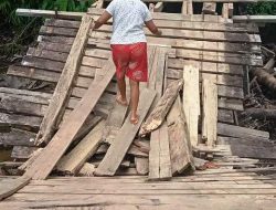 Jembatan Kayu di Kecamatan Simpang Hulu Memprihatinkan