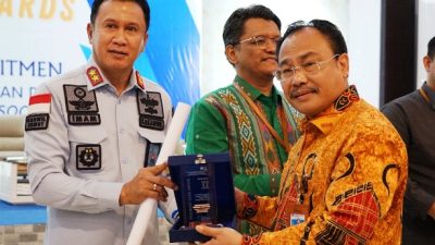 Imam Suyudi Menerima Treasury Ulos Awards 2022