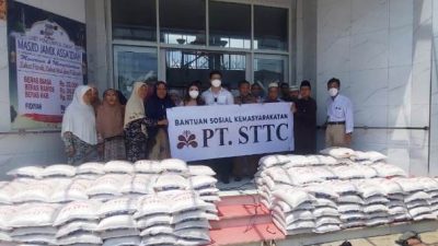 STTC Bagikan Beras Menyambut Idul Fitri 2023
