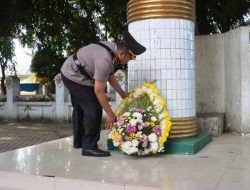 Polres Langkat Ziarah dan Tabur Bunga di TMP Berandan  