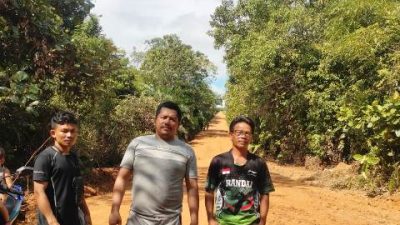 Sinar Mas Bantu Perbaikan Jalan Warga Desa Randai Berterimakasih