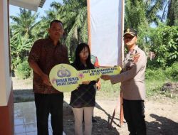 HUT Bhayangkara Ke-77 Polres Langkat Bedah Rumah Sahat  Tambunan