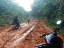 Jalan Mensubang Nanga Tayap Hancur