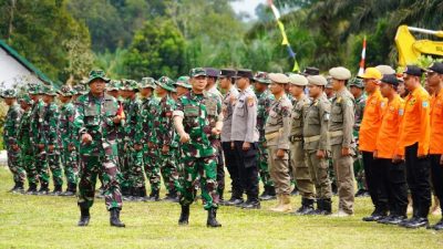 Program TMMD Batu Hambawang Ditutup Brigjen Bayu Permana 