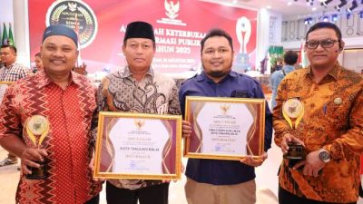 Wali Kota Tanjungbalai Terima Penghargaan Anugerah KIP 