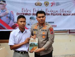 Siswa SMA – SMK Labuboti Terima Buku dari Polres Toba