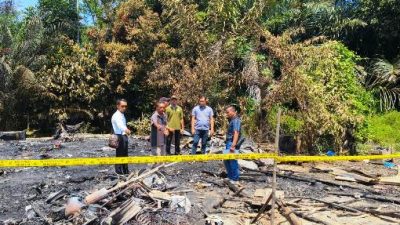 Akibat Arus Pendek Rumah Musladi Terbakar