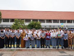 Kakanwil Kemenkumham Upacara Bendera di SMAN 1 Medan