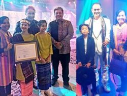 Nantika Sihombing Pelestari Tenun Ulos Asal Samosir Terima Award