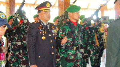 Laksdya TNI Agus Hariady Irup Pemakaman TB Silalahi