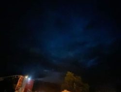 Seribu Lilin Warga Sandai Untuk Yesa