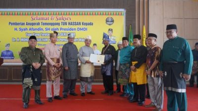  Syah Afandin Dianugerahi Temenggong Tun Hassan