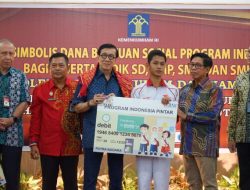 Yasonna Laoly Bagikan Dana PIP kepada 1.124 Siswa