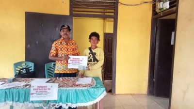 Desa Selimatan Jaya Bagikan BLT