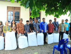Petani Ikan Terima Bantuan Pemkab Samosir