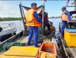 Antisipasi Narkoba Satpolair Periksa Kapal Nelayan