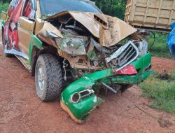 Mobil Dinas Pemkab Ketapang Kecelakaan Tunggal     