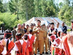 Bupati Samosir Lanjutkan Pelayanan Melalui Bunga Desa