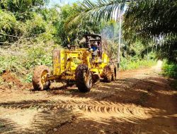 PT Kencana Graha Permai Perbaiki Jalan Provinsi Kalbar