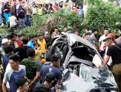 Kereta Api Tabrak Agya Di Tebing Tinggi 2 Luka Berat