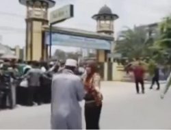 Dihadang Masuk Masjid saat Kunker Jokowi Kakek Meninggal  