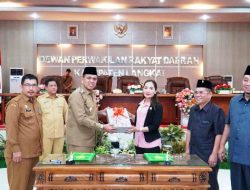 Faisal Hasrimy Sampaikan LKPJ dan Perubahan Propemperda di DPRD 