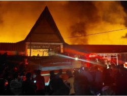 Ratusan Kios di Pasar Tarutung Ludes Terbakar
