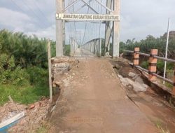 Setahun Dibangun Jembatan Durian Sebantang Rusak