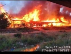 Perumahan PKS PT Umakah Sari Pratama Terbakar