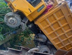 “Titi Besi” Batang Serangan Ambruk  