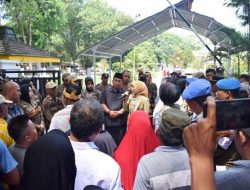 Warga Serapuh Asli Minta DPRD Langkat Rekomendasi Pemecatan Kades