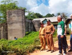 Bupati Ketapang Kunjungi Jembatan Mangkrak