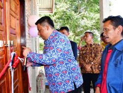Resmikan Kantor Desa Sianting-anting, Bupati Samosir Harapkan Pelayanan Ditingkatkan 