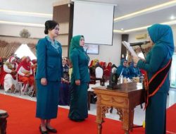 Ny. Uke Retno Faisal Hasrimy Lantik Dua Ketua TP PKK Kecamatan 