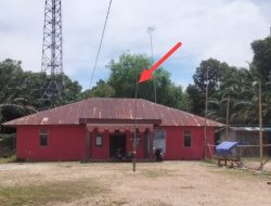 Pukul 11 Petinggi Kantor Desa Karya Baru Belum Datang   