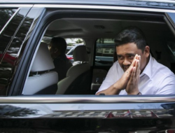 Mobil Bobby Nasution Dilempari Batu Usai Debat