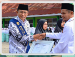 Peringatan Hari Guru Nasional, Guru MAN 1 Bukittinggi Mendapat Penghargaan