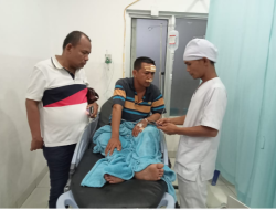 Calon Bupati Toba Robinson Sitorus Boyong Korban Lakalantas ke RS HKBP Balige 