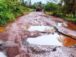 Ruas Jalan di Sungai Najung Bagaikan Kubangan Kerbau