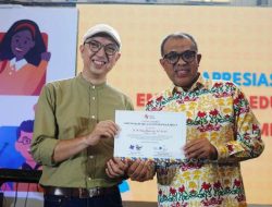 Faisal Hasrimy Terima  Mohammad Syafei Awards 