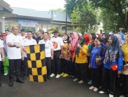 Faisal Hasrimy Lepas Ribuan Guru dalam Gerak Jalan Santai HUT PGRI 